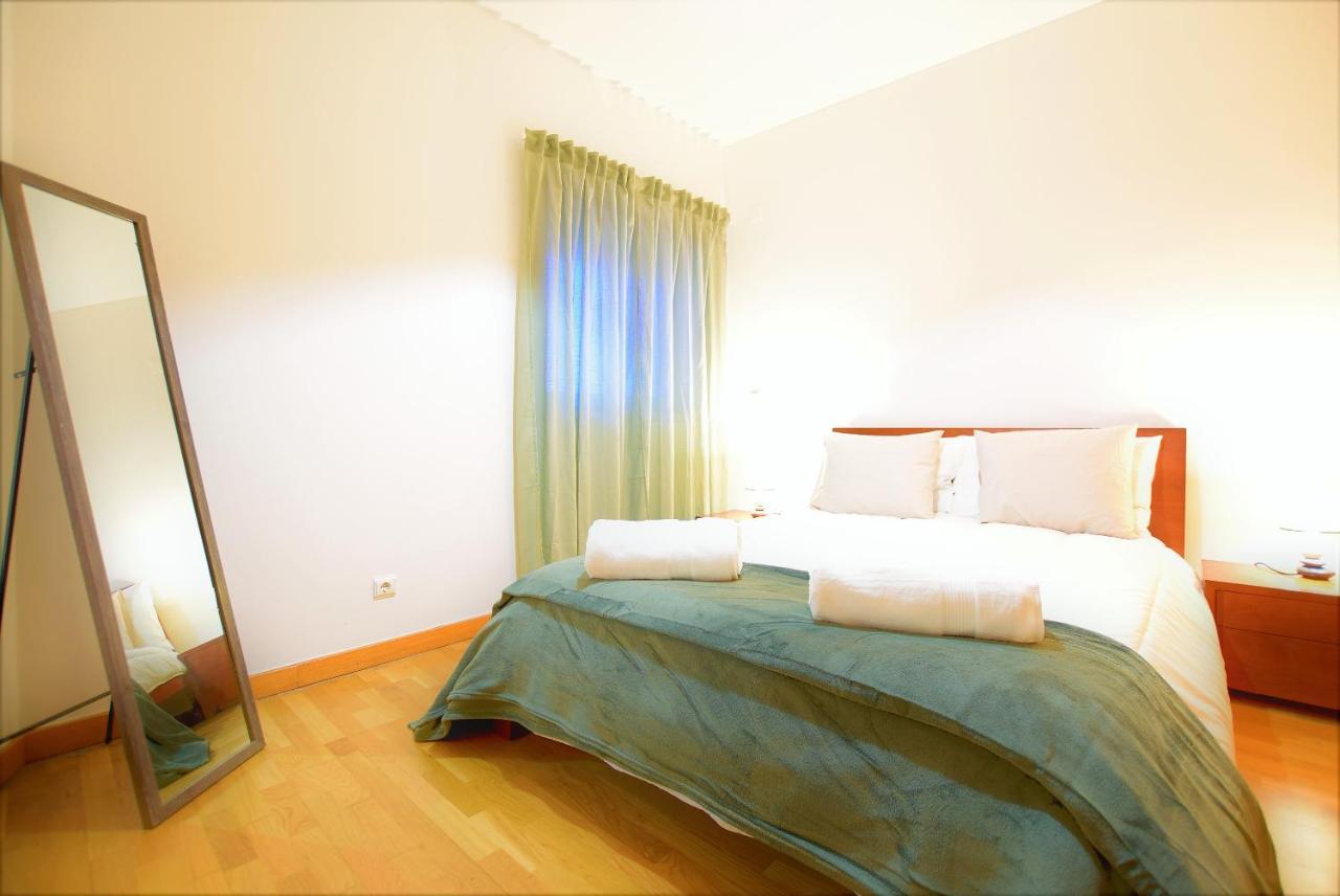 Marina De Albufeira T1 Ate 2 Pax Ou T2 Ate 6 Pax Com Piscina E Vista Marina Apartment Exterior photo